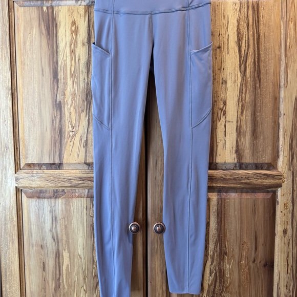 Lululemon like new leggings with pockets size 4 - Picture 6 of 7